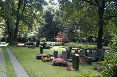 Wahlgräber mit zwei Grabstellen auf dem Hamburger Friedhof Ohlsdorf